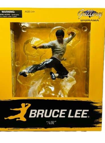 "10-inch Bruce Lee Gallery Diorama PVC Statue by Diamond Select, showcasing him in a dynamic martial arts pose."